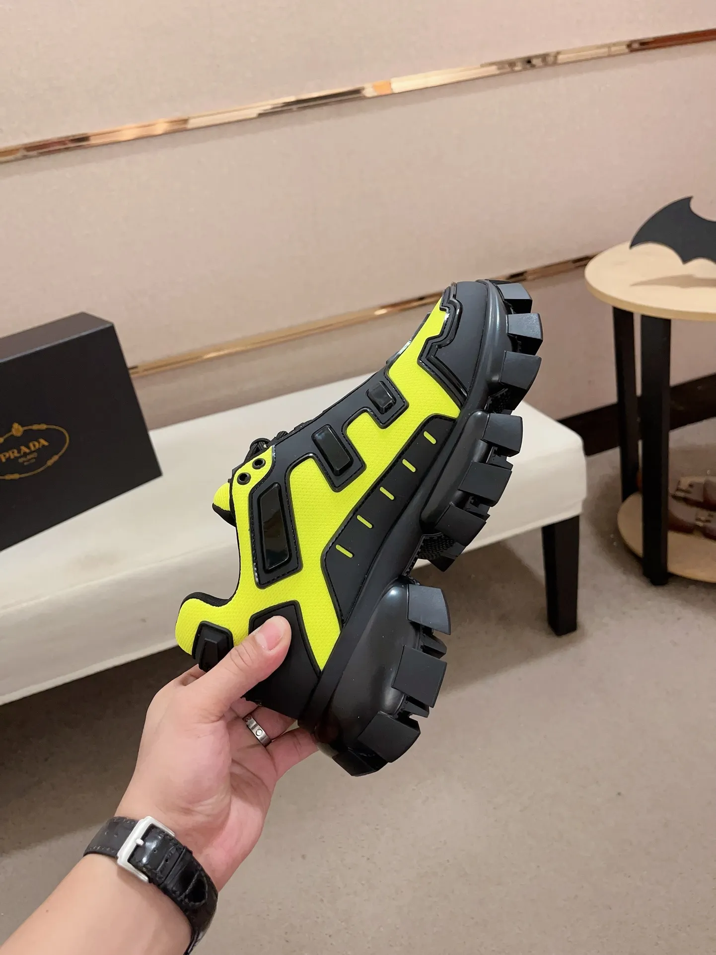 Men's Men's Shoes 💰 620💰 ✔️✔️✔️High-quality new PRADA counters are launched at the same time. The new men's shoes and 😘fabrics are selected from first-layer cowhide. Lining: imported elastic mesh➕cowhide lining. 👍🏿High-end☄️Open-molded non-slip rubber outsole, exquisite lines, simple and elegant, comfortable and high-end for leisure travel. Number of yards: 38 to 44.